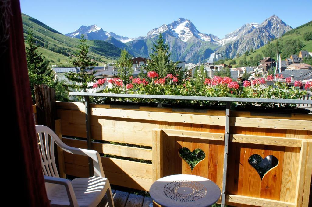 Hotel Adret Лес дьо Алпс Стая снимка