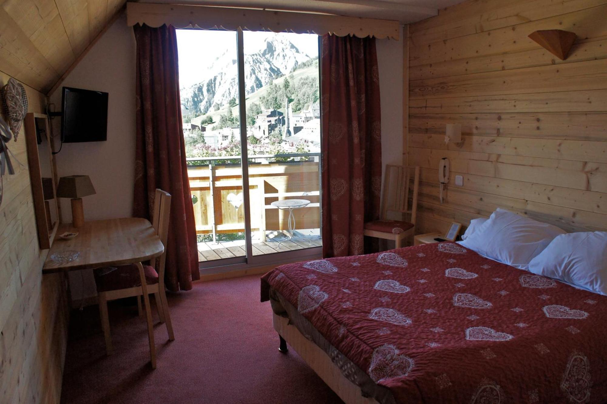 Hotel Adret Лес дьо Алпс Екстериор снимка