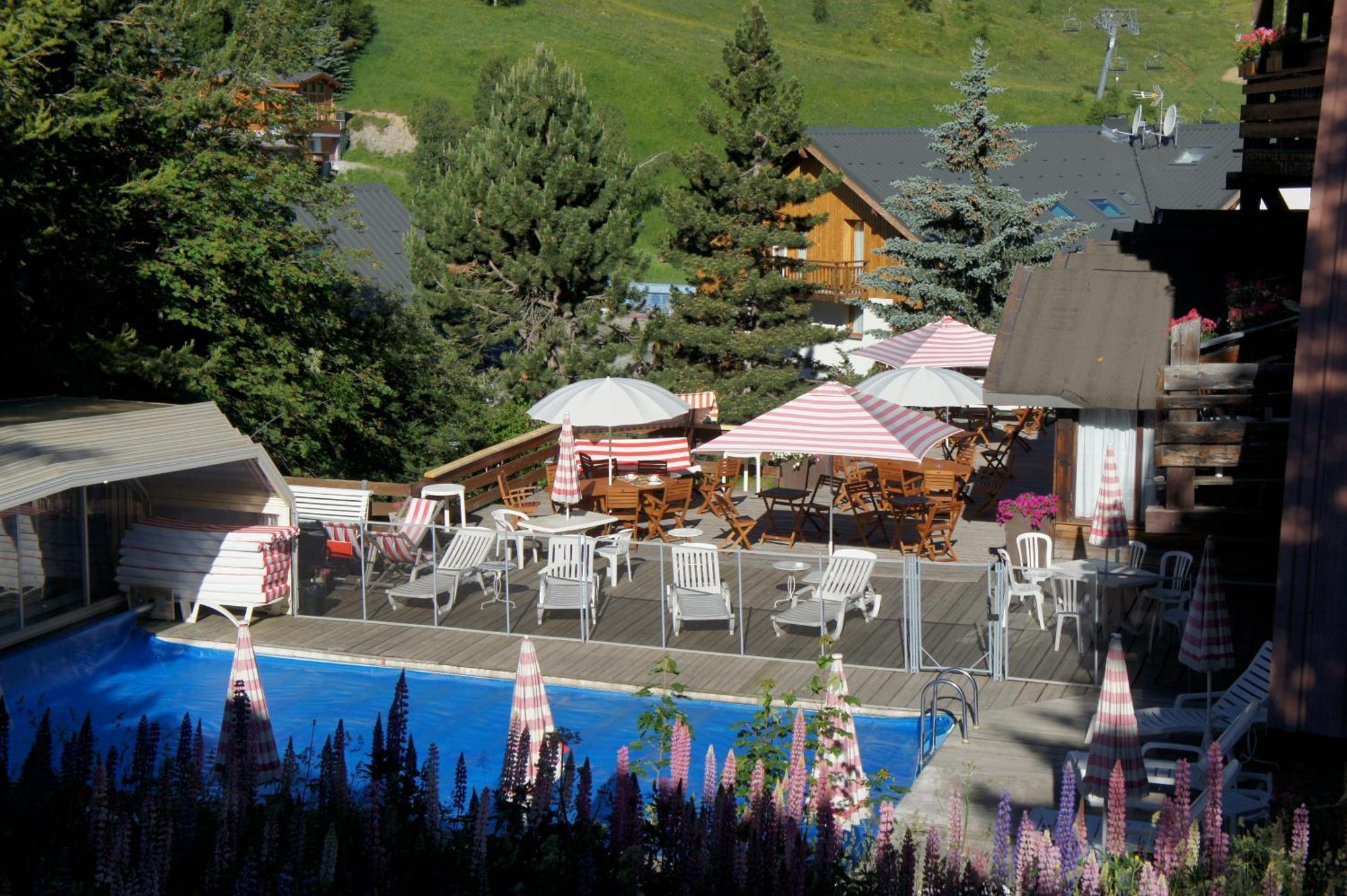 Hotel Adret Лес дьо Алпс Екстериор снимка