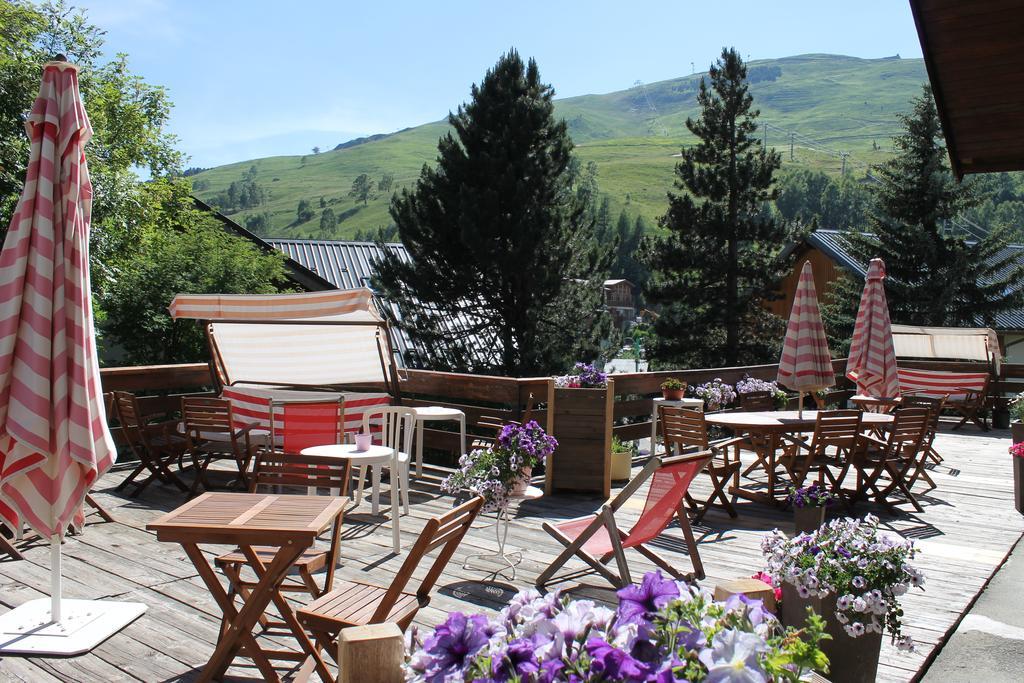 Hotel Adret Лес дьо Алпс Екстериор снимка