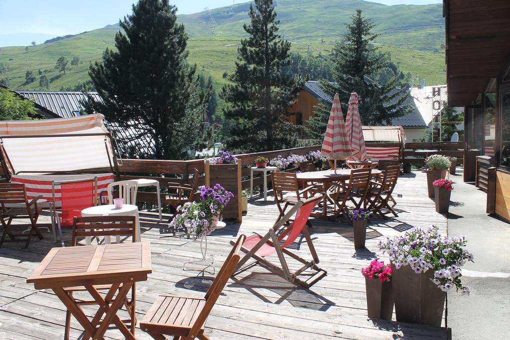 Hotel Adret Лес дьо Алпс Екстериор снимка