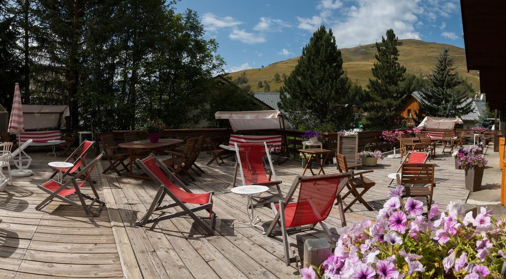 Hotel Adret Лес дьо Алпс Екстериор снимка