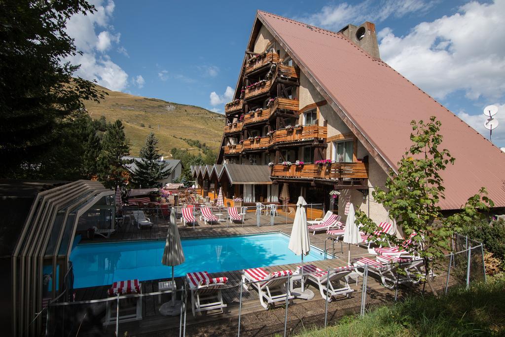 Hotel Adret Лес дьо Алпс Екстериор снимка