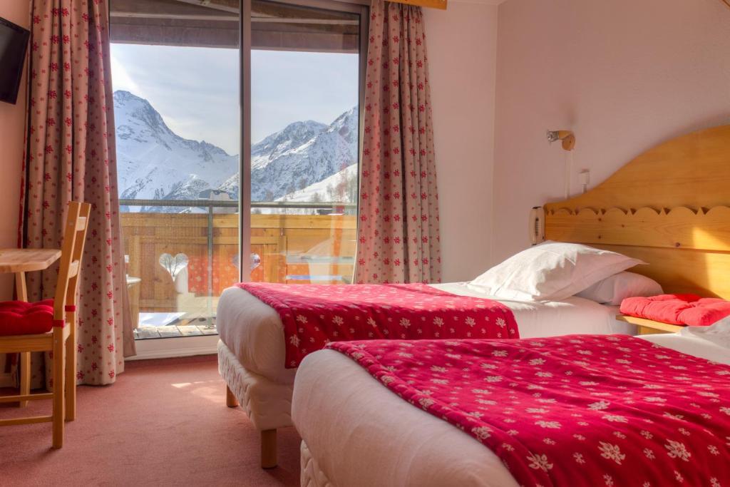 Hotel Adret Лес дьо Алпс Стая снимка